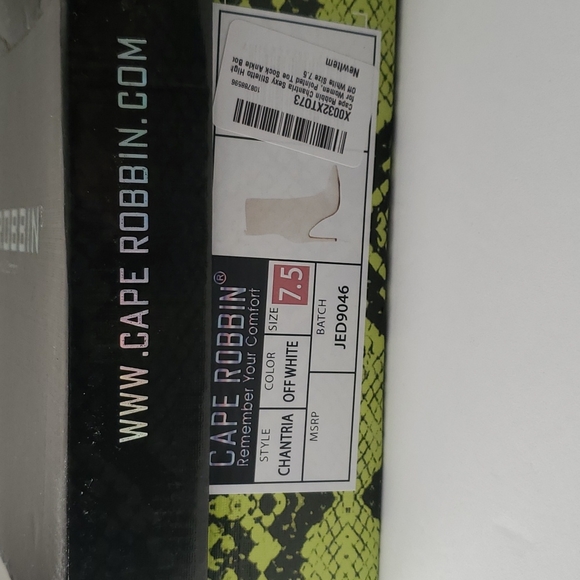 Pointed Toe Sock Ankle Boots - Picture 4 of 5